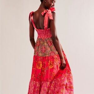 Free People Bluebell Maxi XS in Magenta. Bow tie shoulders, flowy sundress